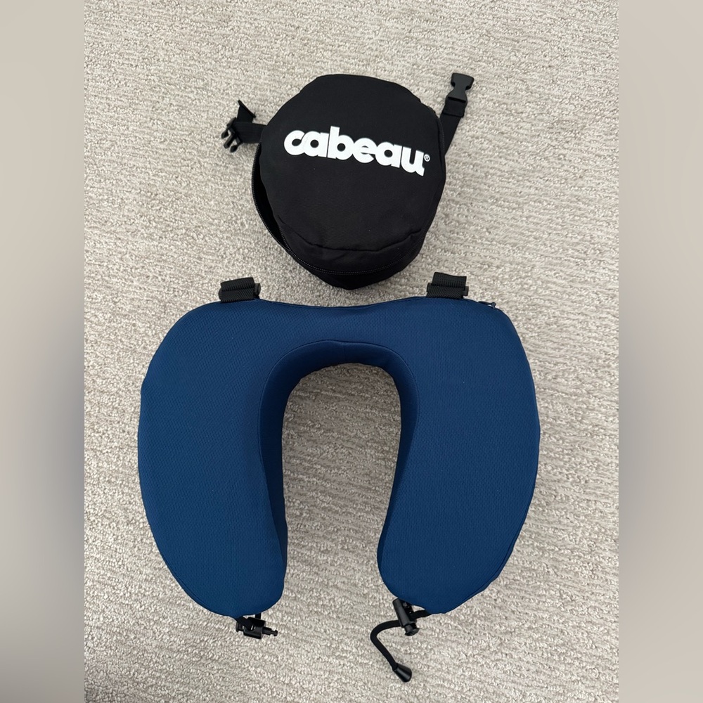 Cabeau Evolution S3 Travel Neck Pillow Navy Memory Foam Clasp Vacation